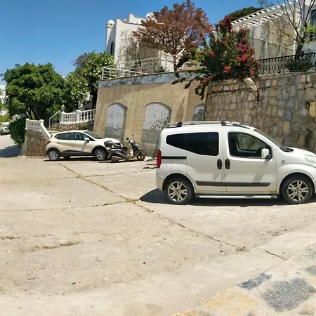 Gündoğan Koyu Havuzlu Site Villa *