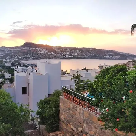Gündoğan Koyu Havuzlu Site Villa Bodrum