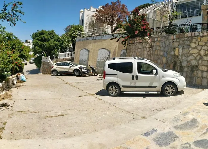 Guendogan Koyu Havuzlu Site Willa *