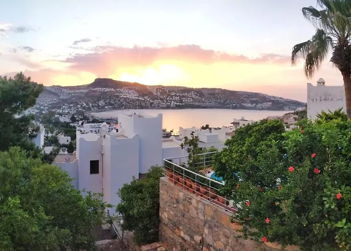 Guendogan Koyu Havuzlu Site Willa Bodrum