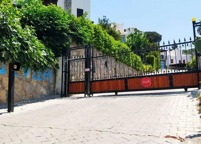 Guendogan Koyu Havuzlu Site * Bodrum