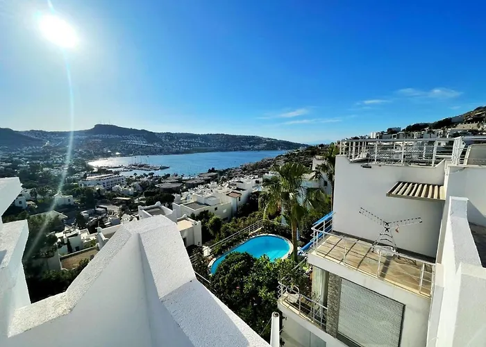 Guendogan Koyu Havuzlu Site Bodrum