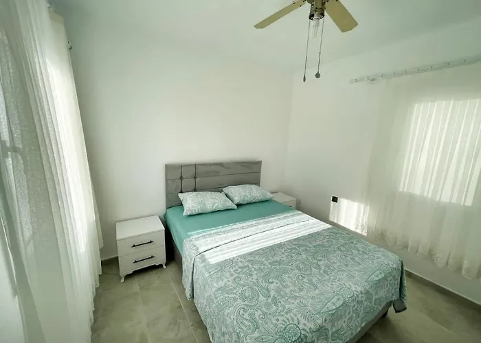 Guendogan Koyu Havuzlu Site