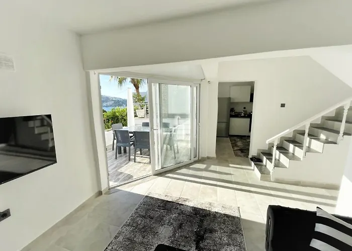 Guendogan Koyu Havuzlu Site * Bodrum