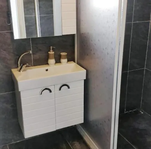 ヴィラ Guendogan Koyu Havuzlu Site