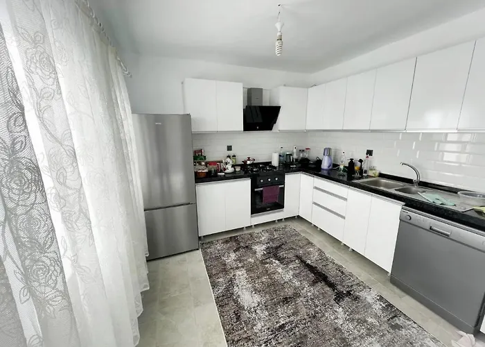 Guendogan Koyu Havuzlu Site