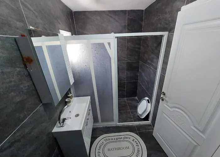 Guendogan Koyu Havuzlu Site