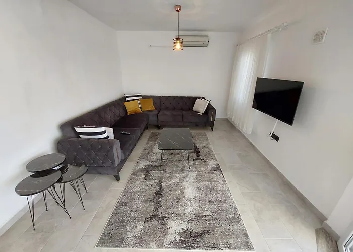 Guendogan Koyu Havuzlu Site *