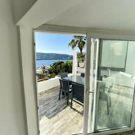 Guendogan Koyu Havuzlu Site Bodrum