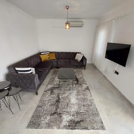 Guendogan Koyu Havuzlu Site *