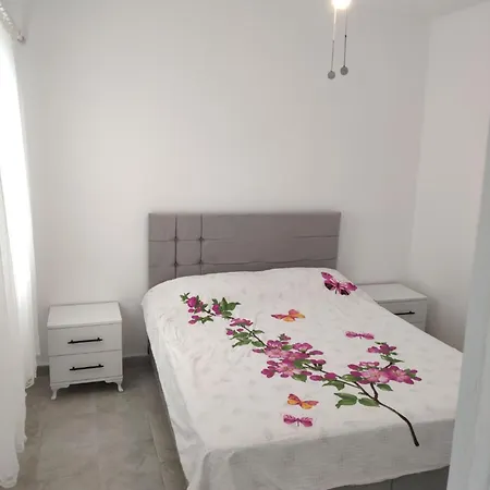 Guendogan Koyu Havuzlu Site Bodrum